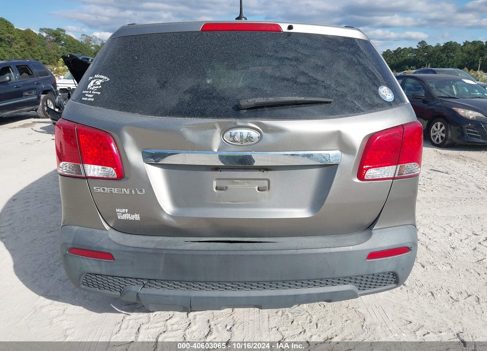 2011 KIA SORENTO LX VIN: 5XYKT3A13BG053264