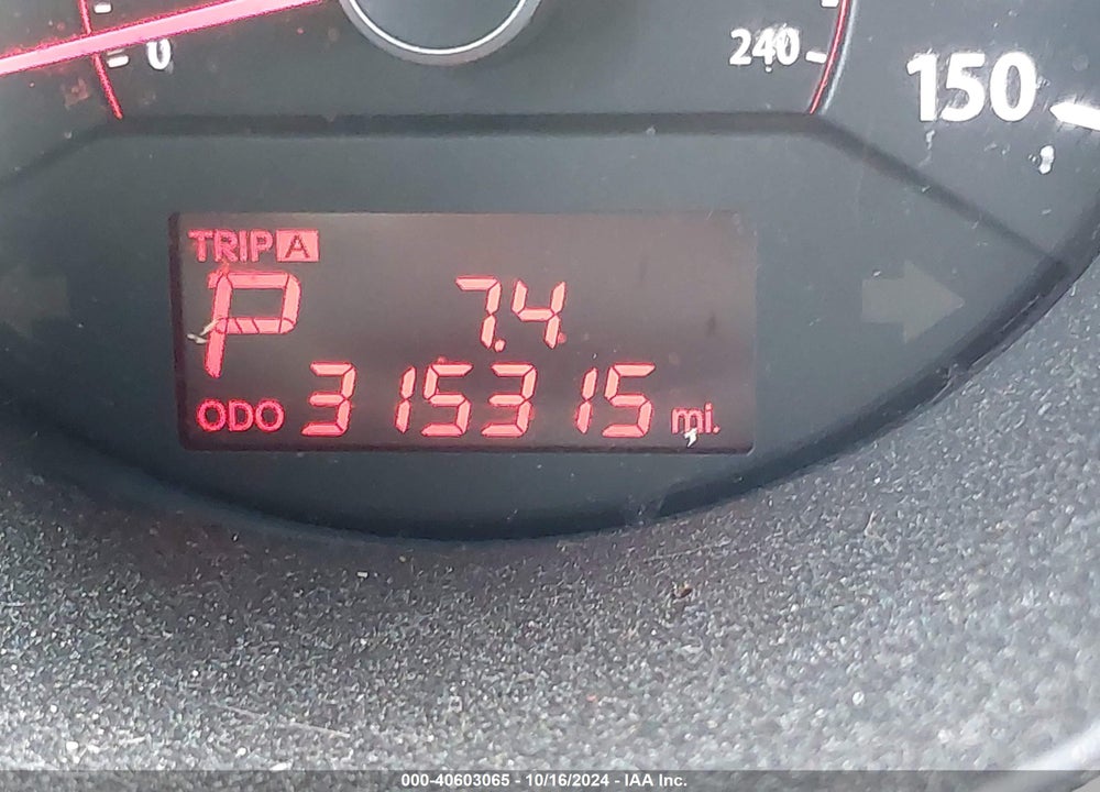 2011 KIA SORENTO LX VIN: 5XYKT3A13BG053264