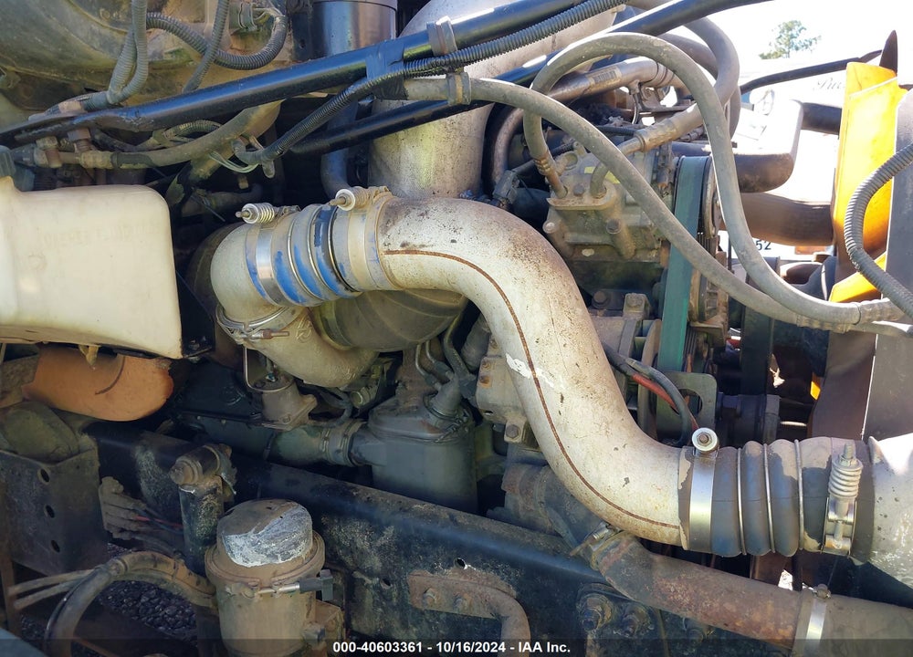 2005 STERLING TRUCK AT 9500 VIN: 2FWJA3CG15AN58026