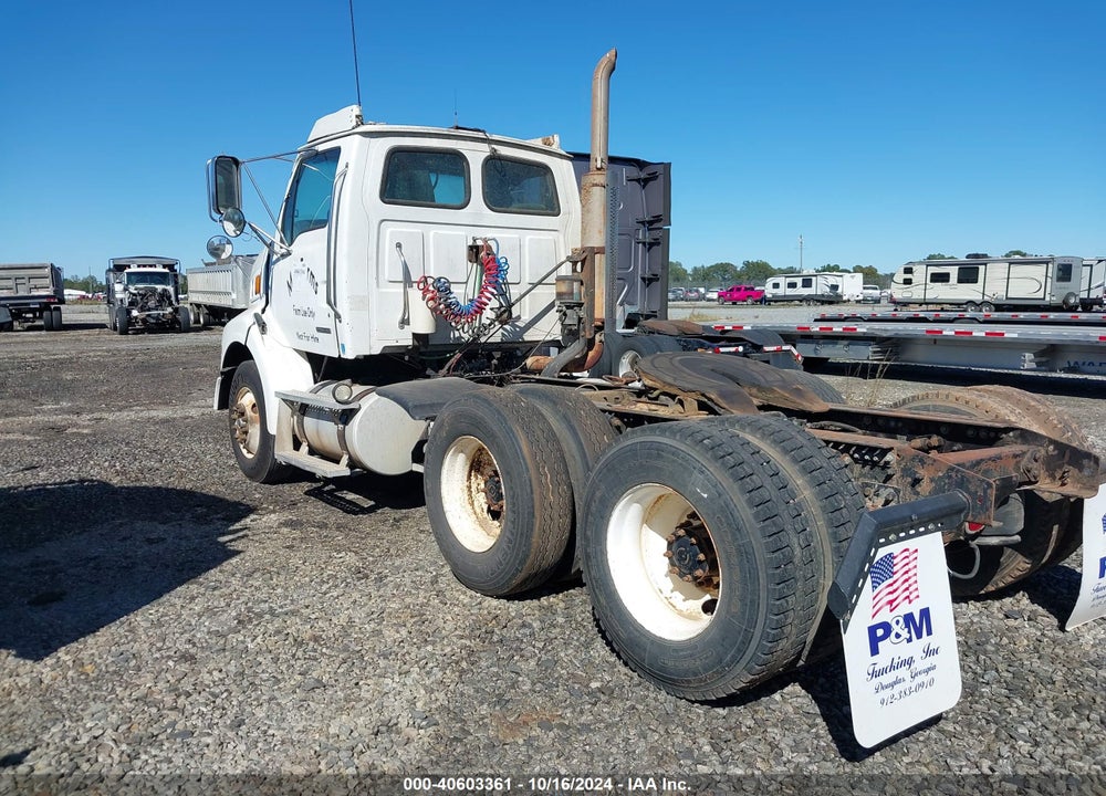 2005 STERLING TRUCK AT 9500 VIN: 2FWJA3CG15AN58026