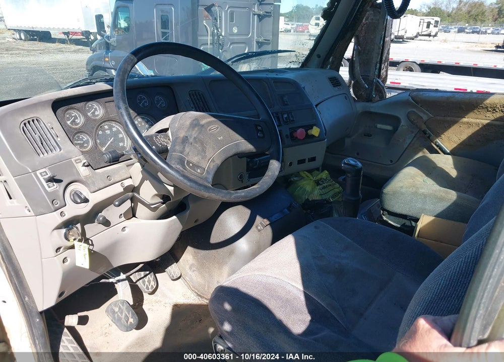 2005 STERLING TRUCK AT 9500 VIN: 2FWJA3CG15AN58026