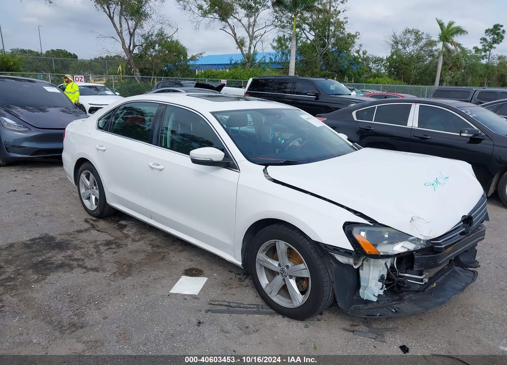 2013 VOLKSWAGEN PASSAT 2.5L SE VIN: 1VWBH7A39DC022115