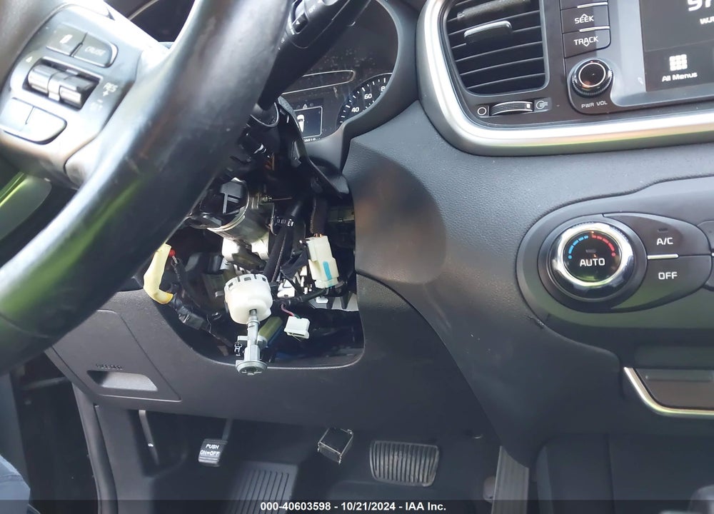 2017 KIA SORENTO 2.4L LX VIN: 5XYPG4A39HG266391