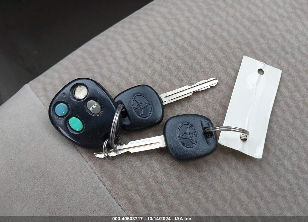 2007 TOYOTA COROLLA LE VIN: 1NXBR32E77Z870142