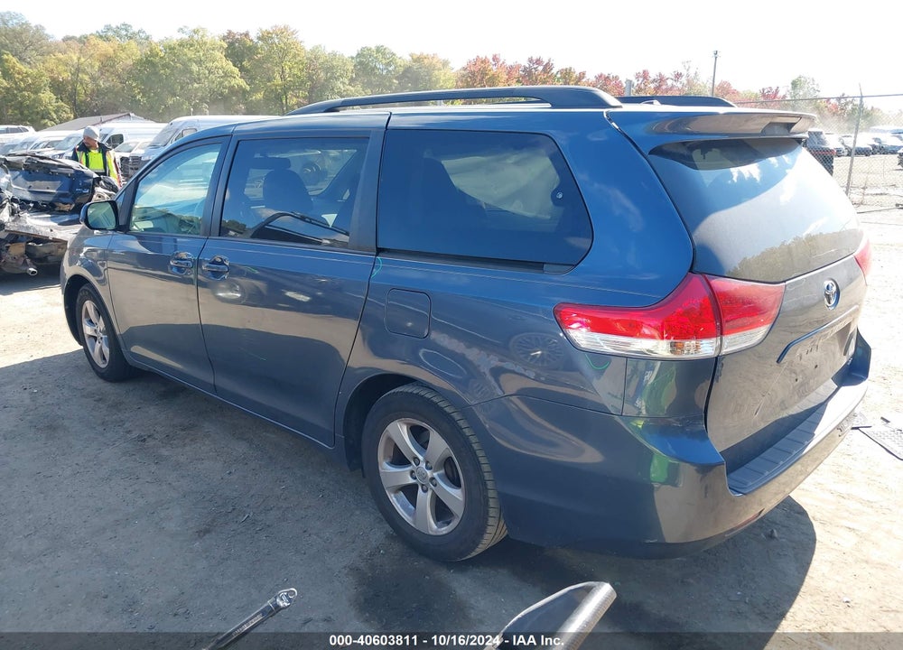 2014 TOYOTA SIENNA LE V6 8 PASSENGER VIN: 5TDKK3DC8ES452971