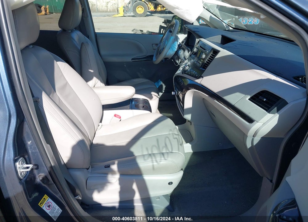 2014 TOYOTA SIENNA LE V6 8 PASSENGER VIN: 5TDKK3DC8ES452971