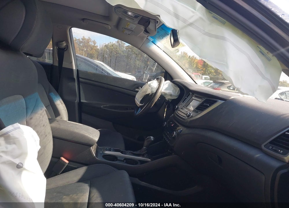 2017 HYUNDAI TUCSON VALUE VIN: KM8J33A20HU560288
