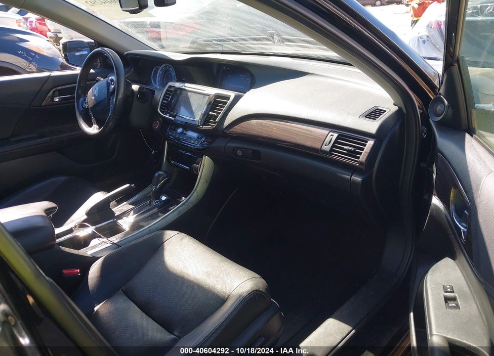 2017 HONDA ACCORD VIN: 1HGCR3F94HA028322