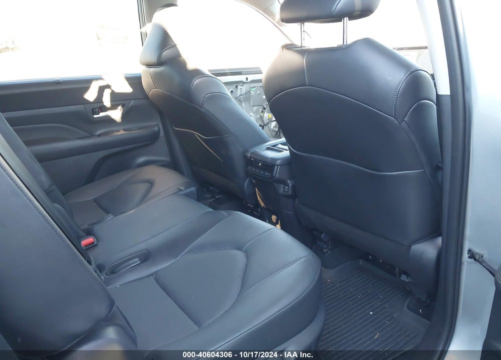 2024 TOYOTA GRAND HIGHLANDER XLE VIN: 5TDAAAA58RS011968