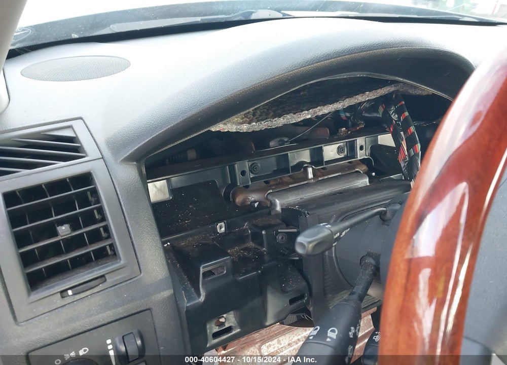 2005 CHRYSLER 300C VIN: 2C3AA63H25H135638