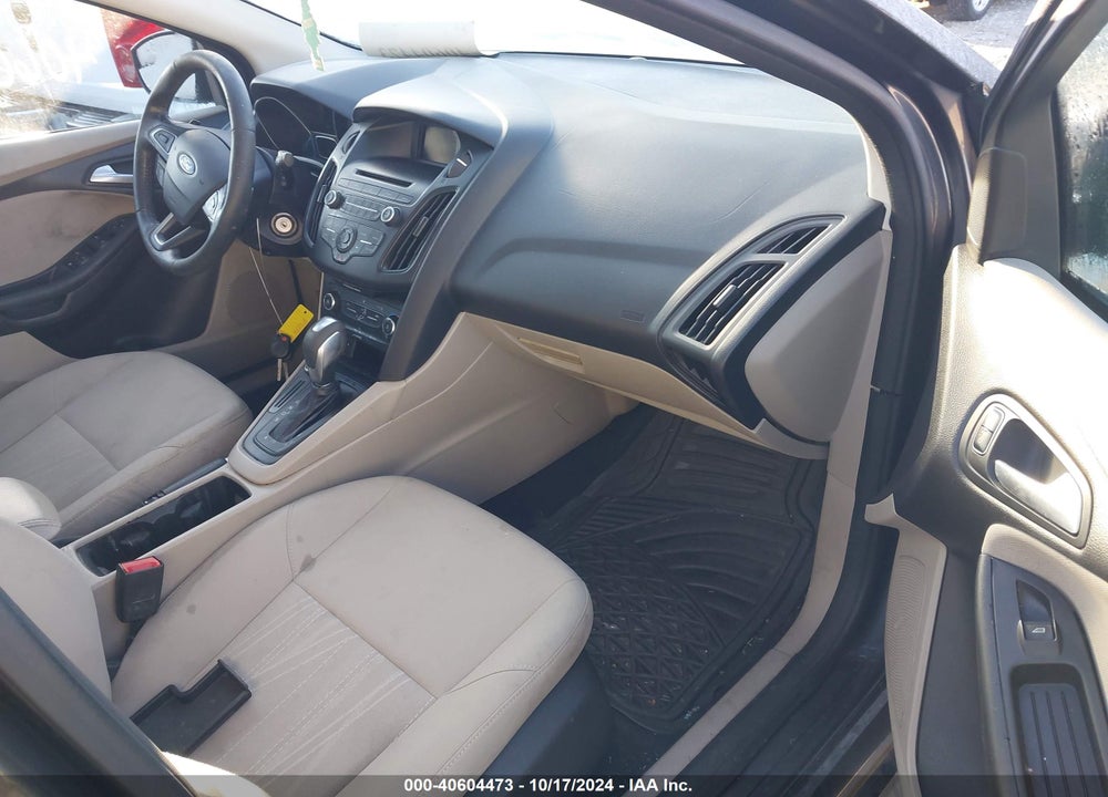 2015 FORD FOCUS SE VIN: 1FADP3F20FL240119