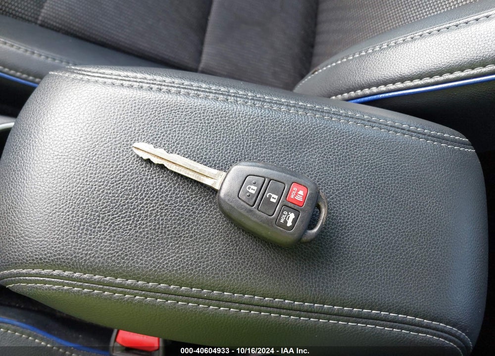 2018 TOYOTA COROLLA SE VIN: 2T1BURHE5JC992516