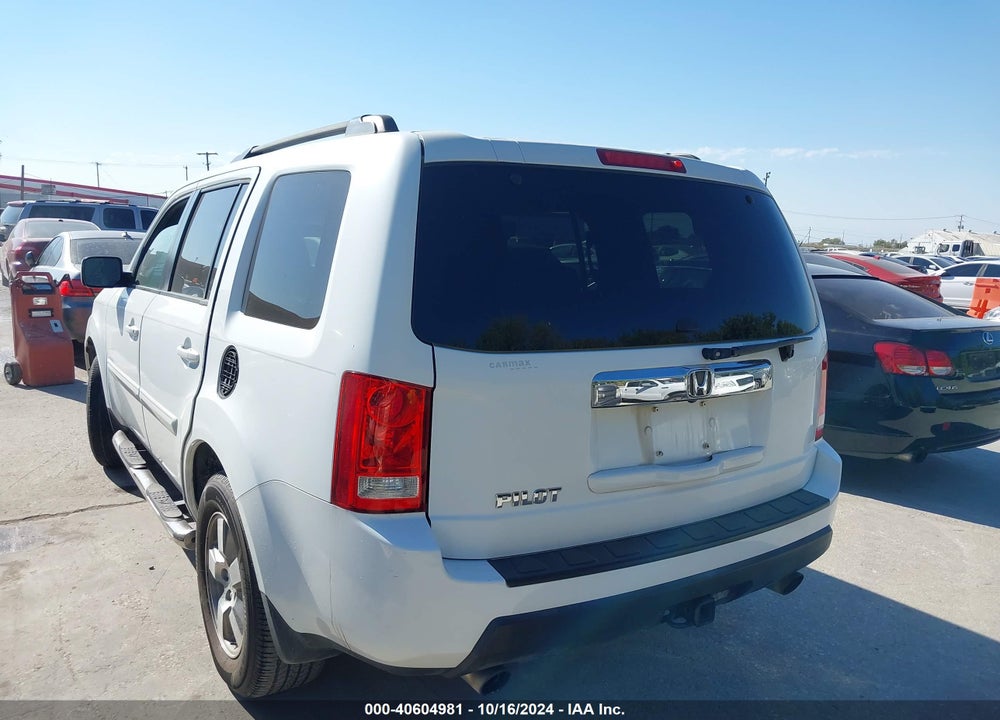 2011 HONDA PILOT EX-L VIN: 5FNYF3H76BB027776