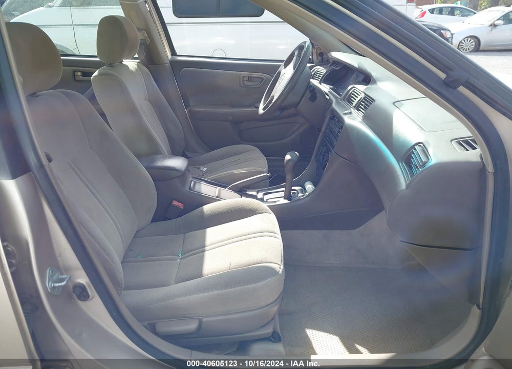 1999 TOYOTA CAMRY CE VIN: 4T1BG22K7XU572681