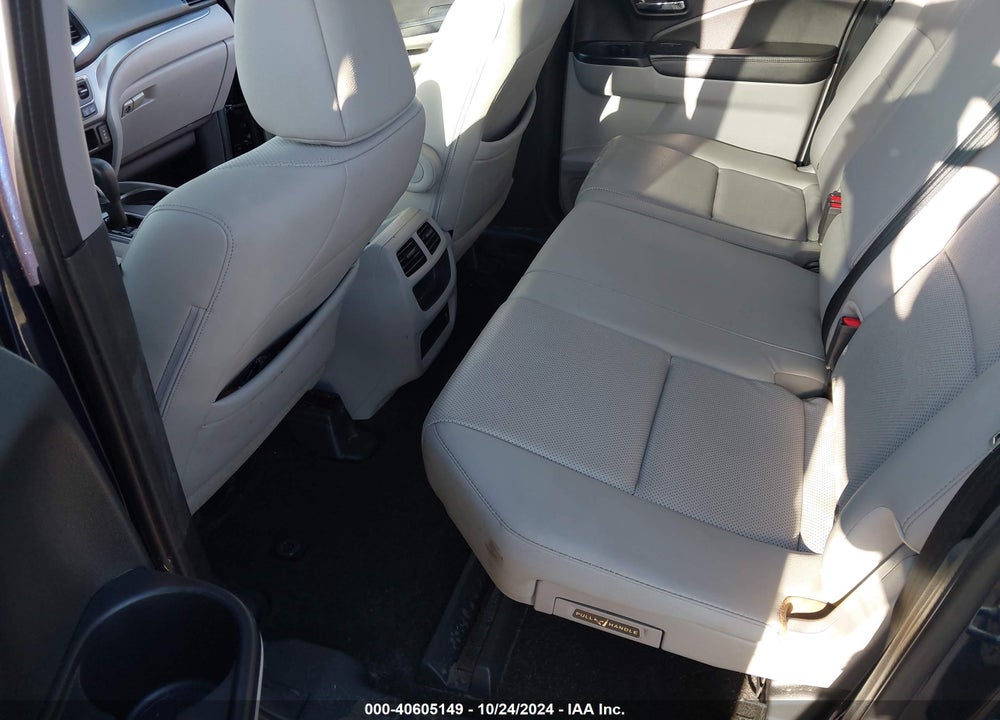 2017 HONDA RIDGELINE RTL-T VIN: 5FPYK3F67HB029669