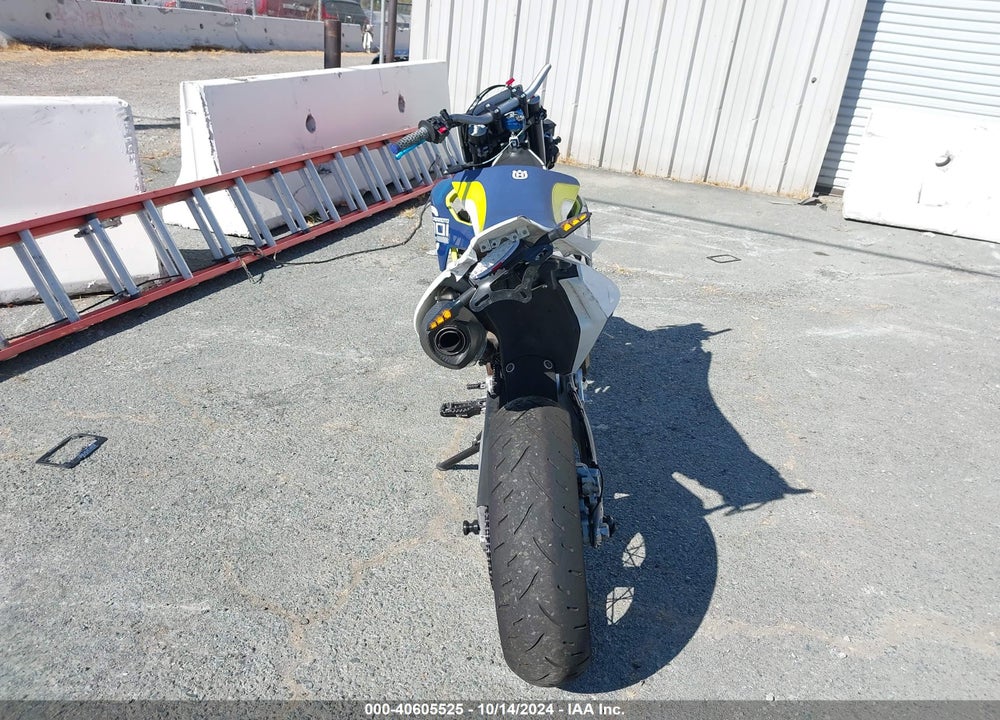 2016 HUSQVARNA SUPERMOTO 701 VIN: VBKUST400GM784141