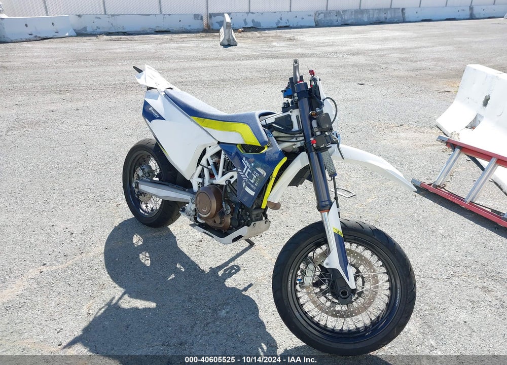 2016 HUSQVARNA SUPERMOTO 701 VIN: VBKUST400GM784141