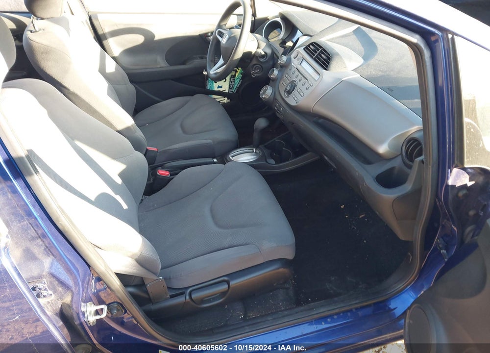 2013 HONDA FIT VIN: JHMGE8H32DC075217