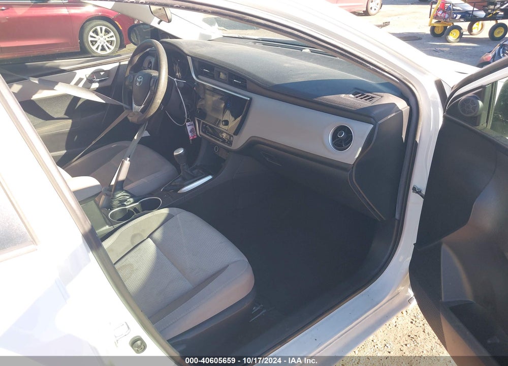 2018 TOYOTA COROLLA LE VIN: 5YFBURHE6JP783379