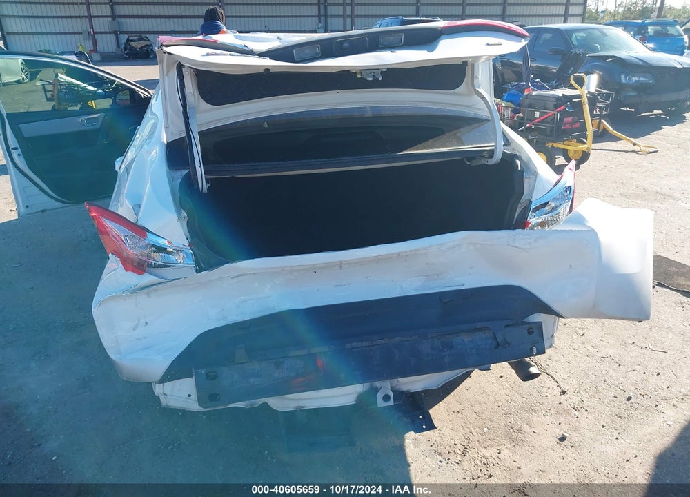 2018 TOYOTA COROLLA LE VIN: 5YFBURHE6JP783379