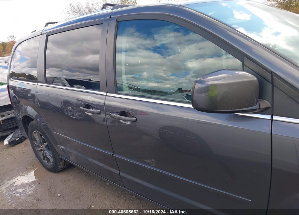 2017 DODGE GRAND CARAVAN SXT VIN: 2C4RDGCG0HR852444