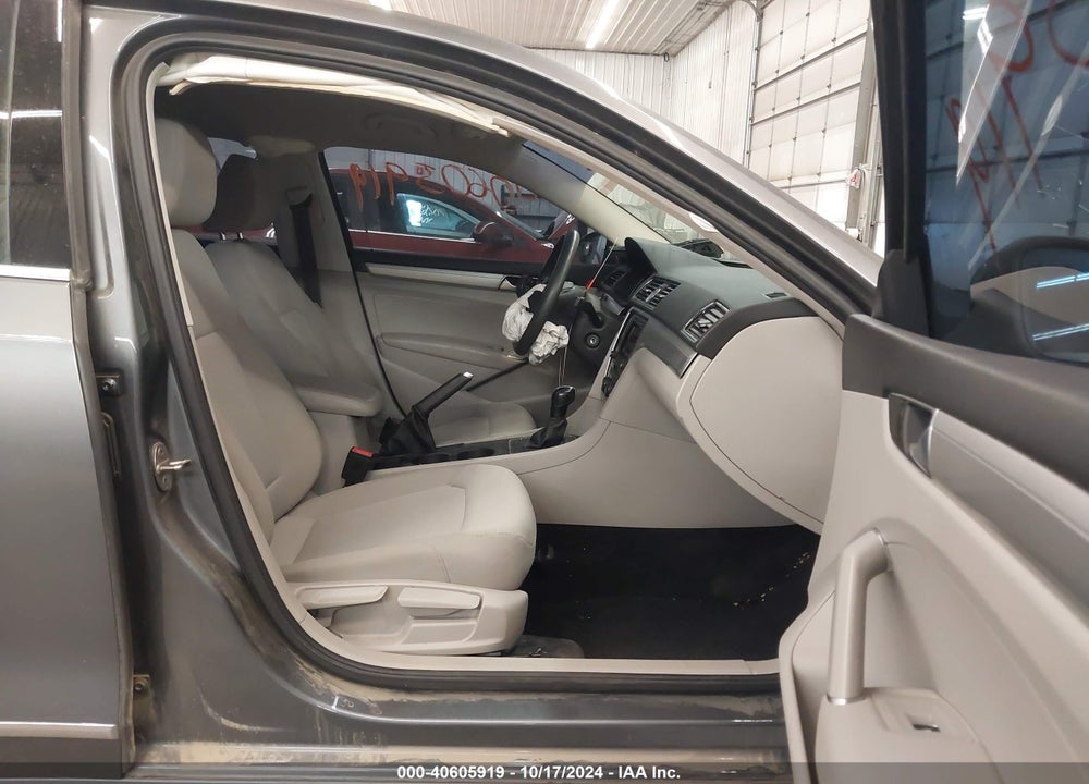 2016 VOLKSWAGEN PASSAT 1.8T S VIN: 1VWAT7A32GC012802