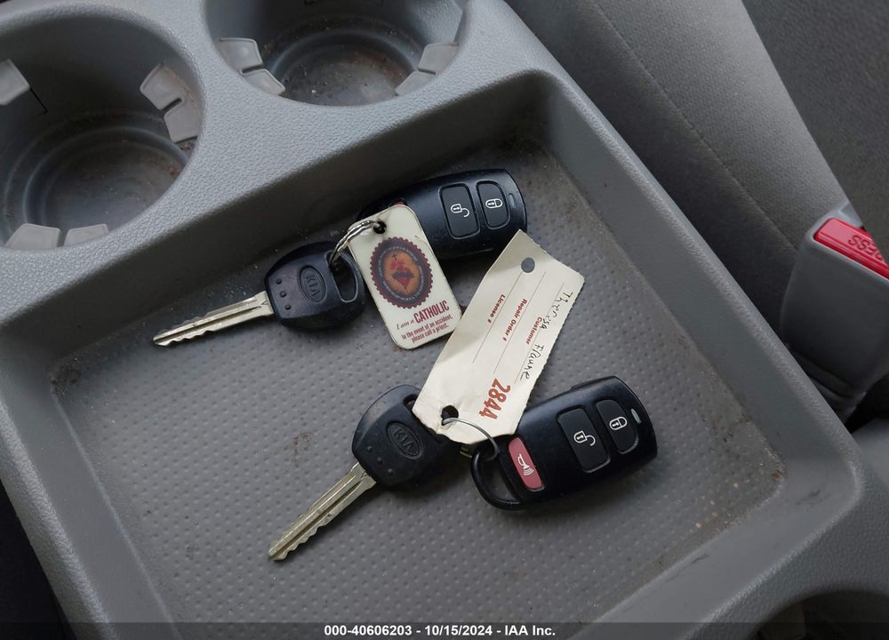 2012 KIA SEDONA LX VIN: KNDMG4C73C6477813