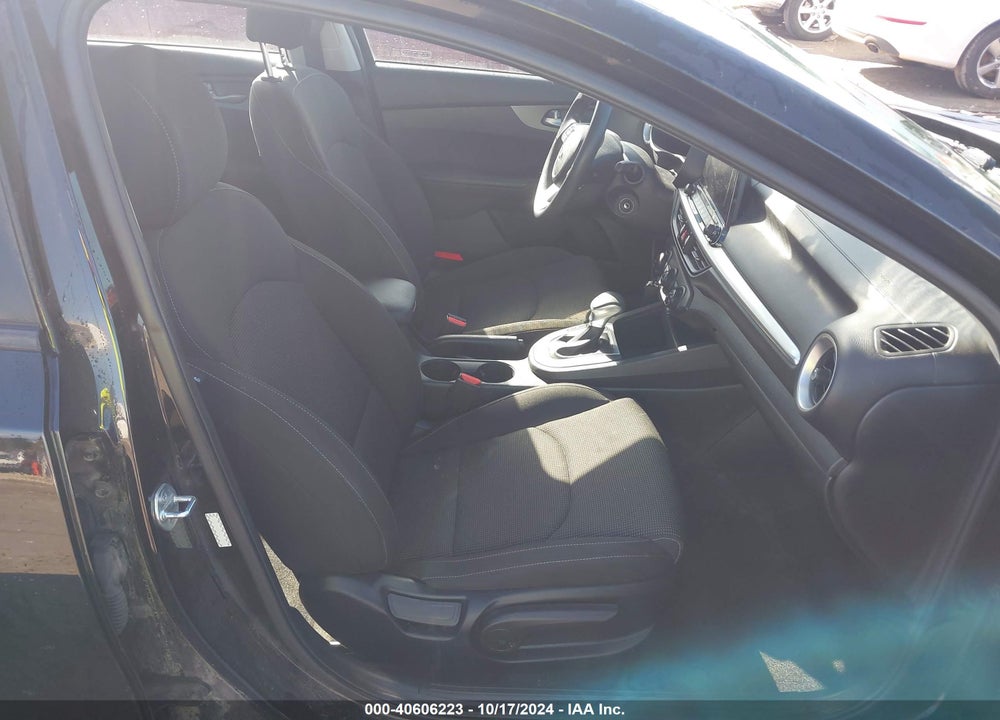 2020 KIA FORTE LXS VIN: 3KPF24AD2LE211936