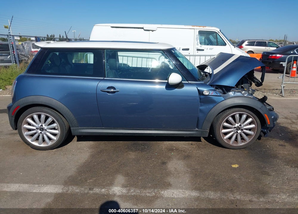 2011 MINI COOPER S VIN: WMWSV3C53BTY22471