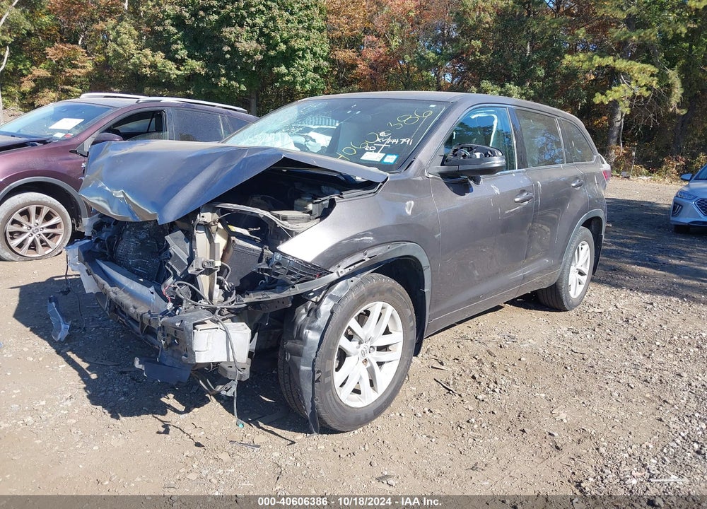 2015 TOYOTA HIGHLANDER LE V6 VIN: 5TDBKRFH3FS154857