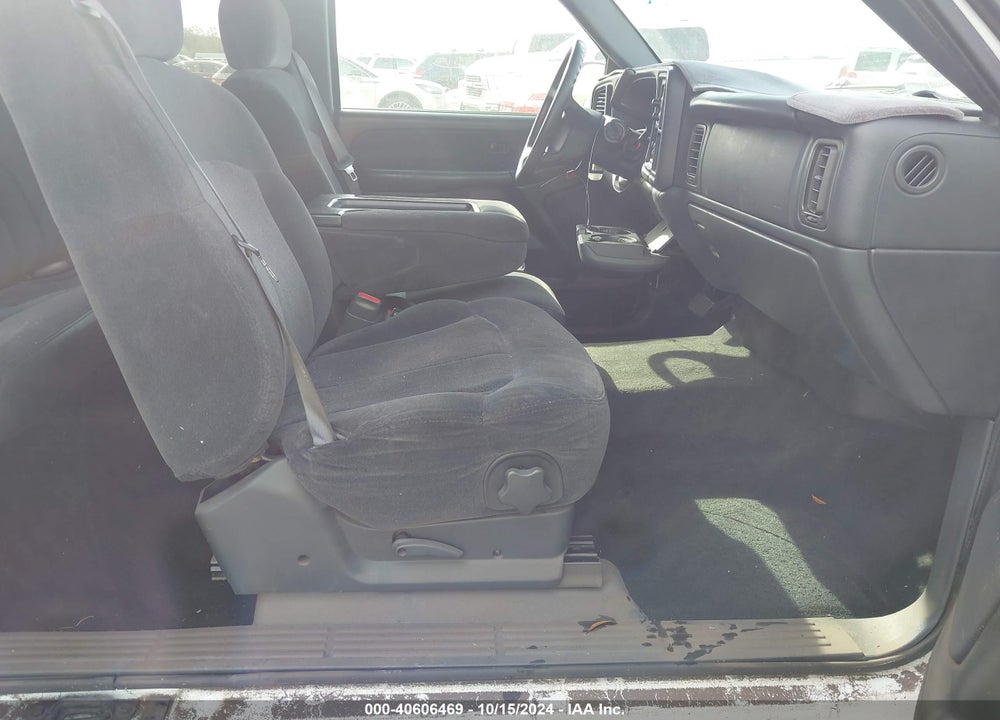 2000 CHEVROLET SILVERADO 1500 LS VIN: 2GCEC19V0Y1306214