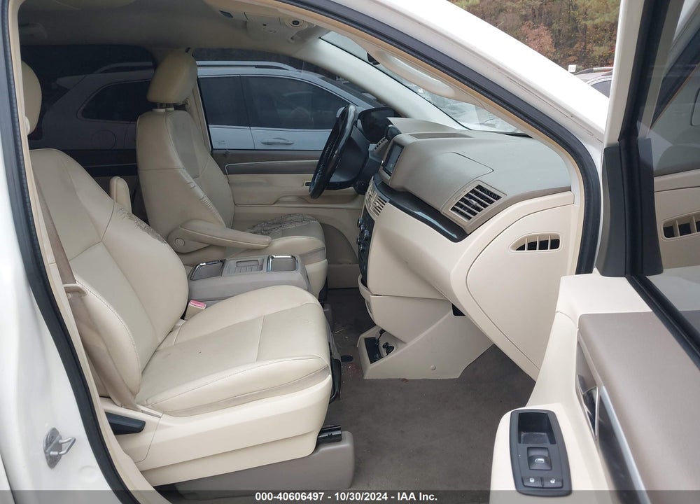 2010 VOLKSWAGEN ROUTAN SE VIN: 2V4RW3D12AR195302