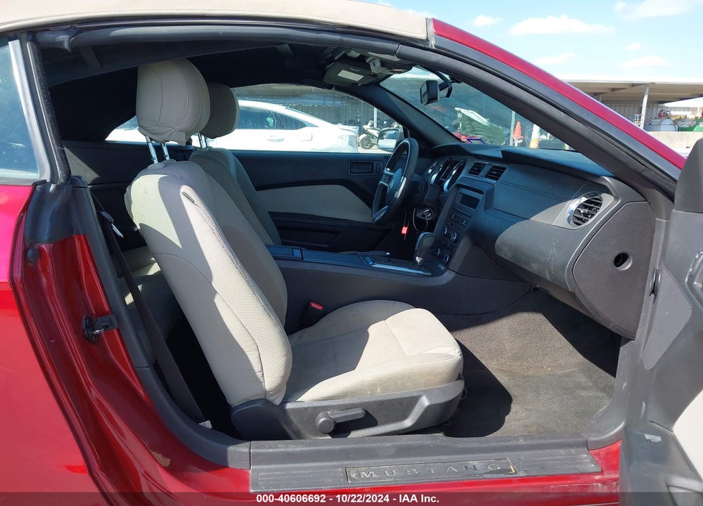 2014 FORD MUSTANG V6 VIN: 1ZVBP8EM4E5250539