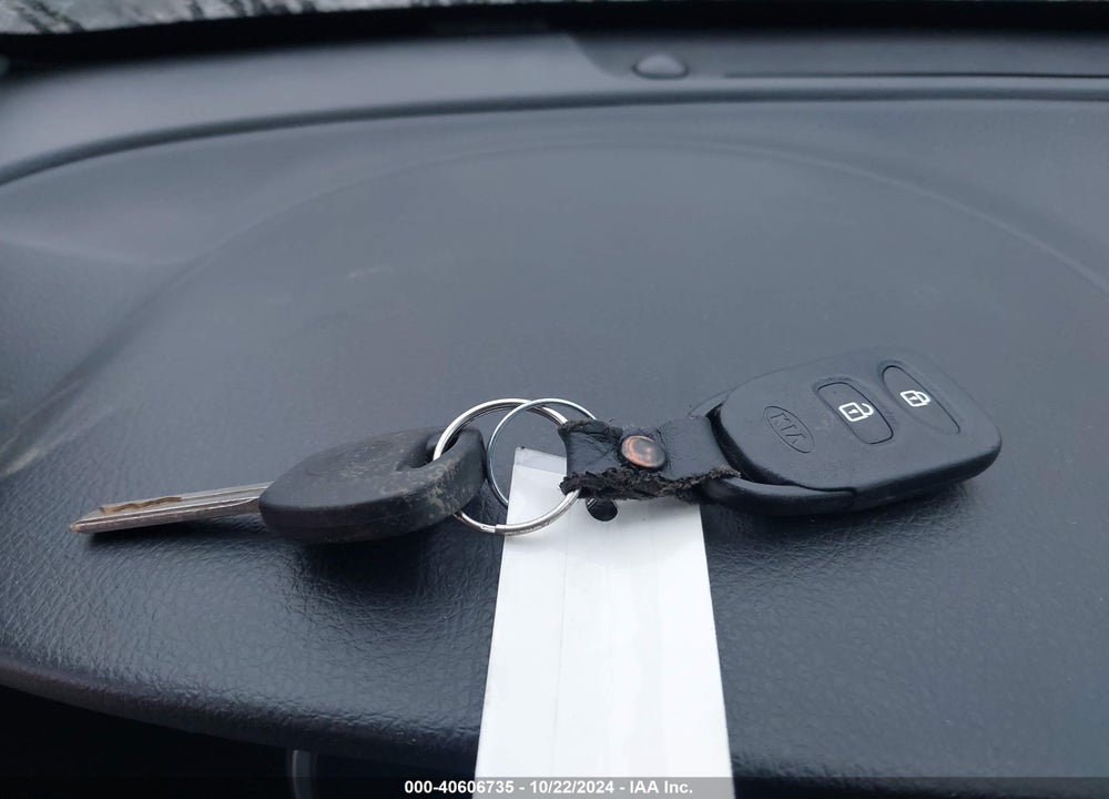 2013 KIA SORENTO LX V6 VIN: 5XYKTDA28DG371060