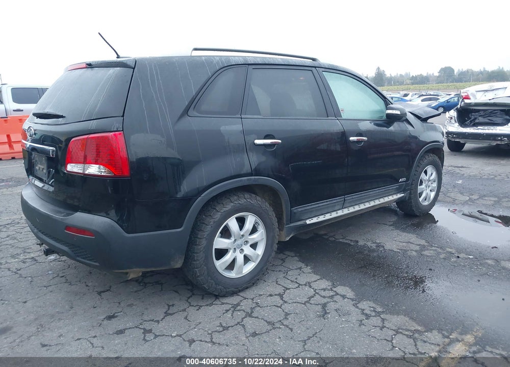 2013 KIA SORENTO LX V6 VIN: 5XYKTDA28DG371060
