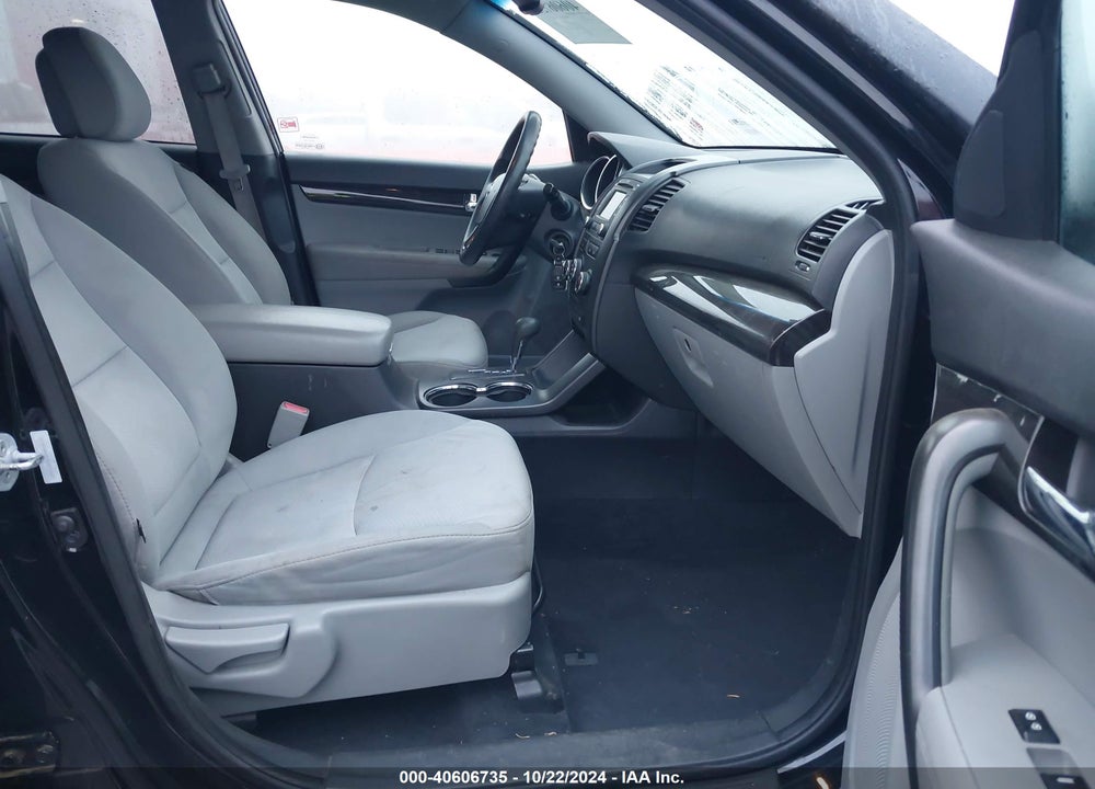 2013 KIA SORENTO LX V6 VIN: 5XYKTDA28DG371060