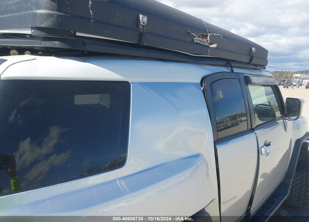 2007 TOYOTA FJ CRUISER VIN: JTEBU11F070058086
