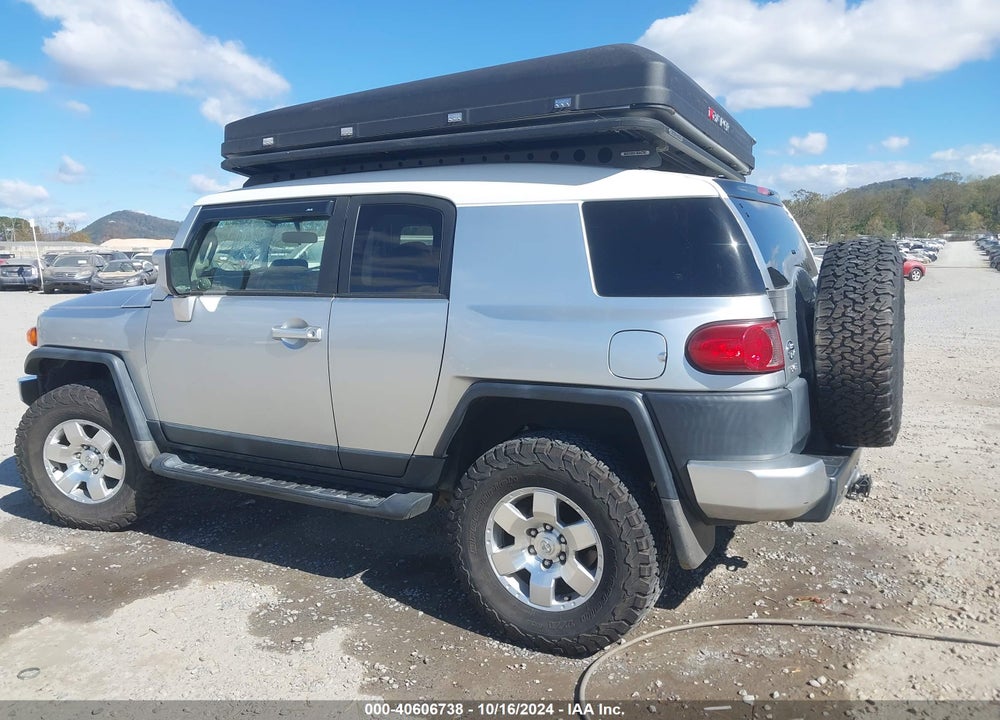 2007 TOYOTA FJ CRUISER VIN: JTEBU11F070058086