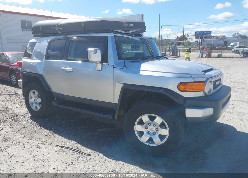 2007 TOYOTA FJ CRUISER VIN: JTEBU11F070058086