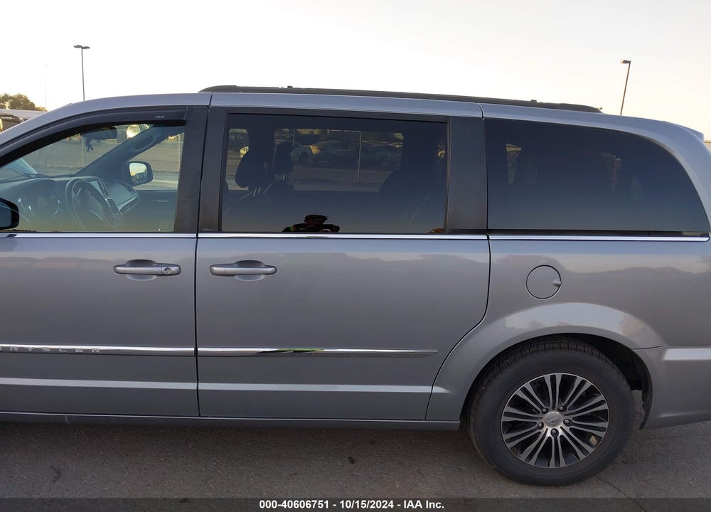 2014 CHRYSLER TOWN & COUNTRY S VIN: 2C4RC1HG0ER251975