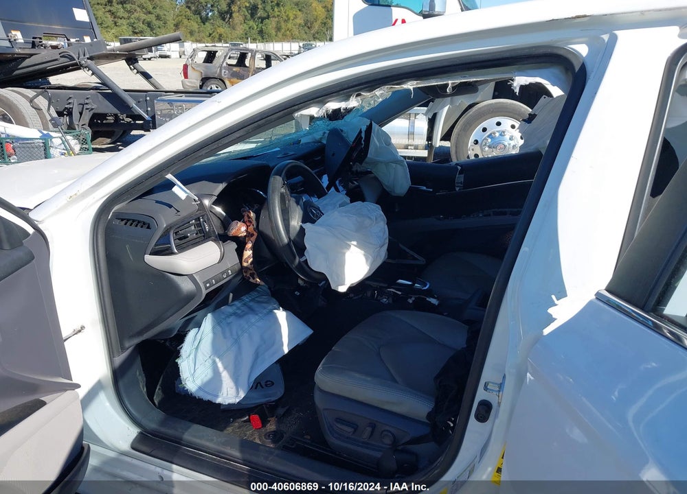 2020 TOYOTA CAMRY LE VIN: 4T1C11AK4LU988439