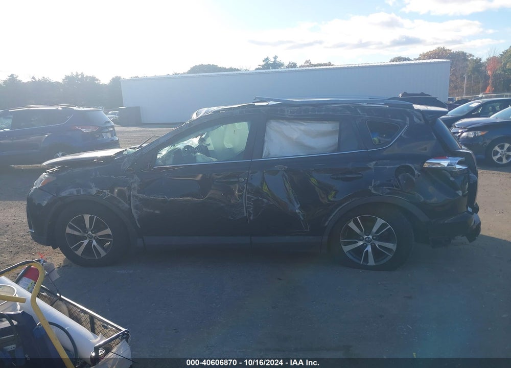 2017 TOYOTA RAV4 XLE VIN: 2T3RFREV7HW683921