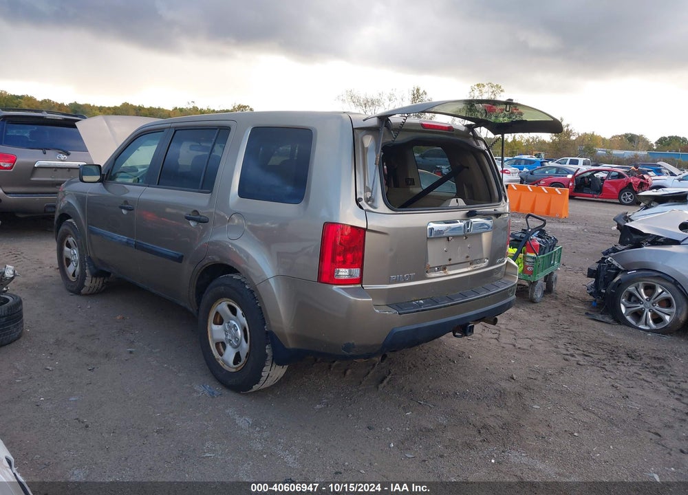 2011 HONDA PILOT LX VIN: 5FNYF4H27BB061896