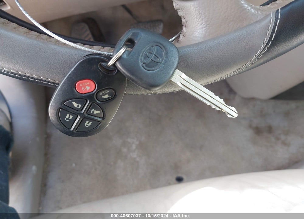 2010 TOYOTA SIENNA XLE VIN: 5TDYK4CC4AS313853