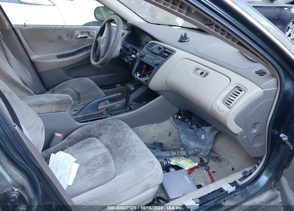 2000 HONDA ACCORD 2.3 SE VIN: 1HGCG6695YA139923