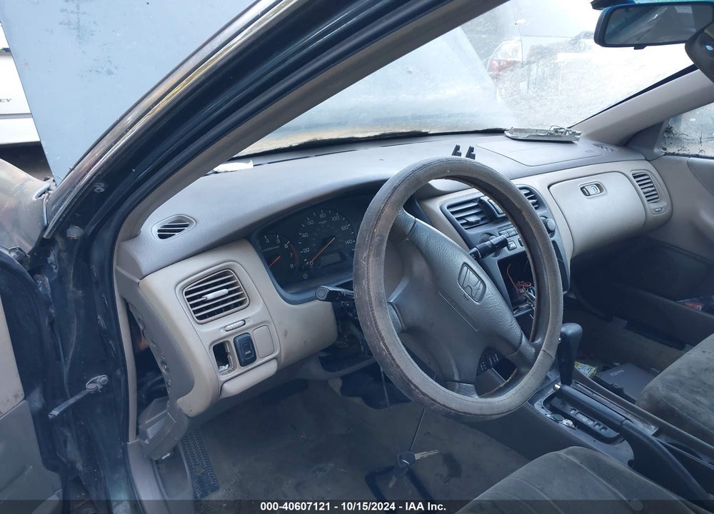 2000 HONDA ACCORD 2.3 SE VIN: 1HGCG6695YA139923