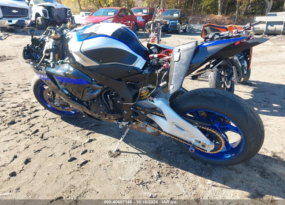 2023 YAMAHA YZFR1M VIN: JYARN67E3PA000619