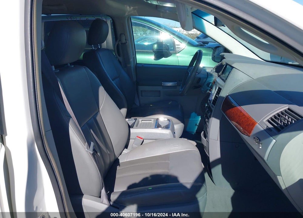 2008 CHRYSLER TOWN & COUNTRY TOURING VIN: 2A8HR54P28R822211