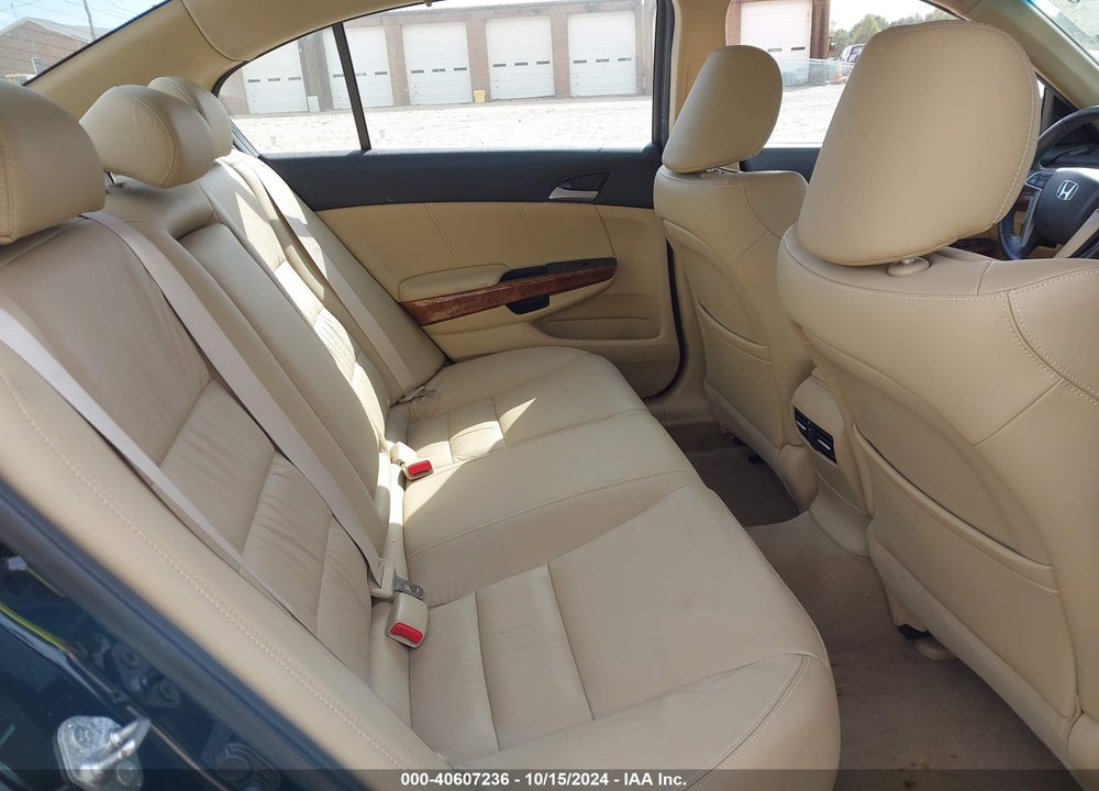 2011 HONDA ACCORD 2.4 EX-L VIN: 1HGCP2F81BA062071