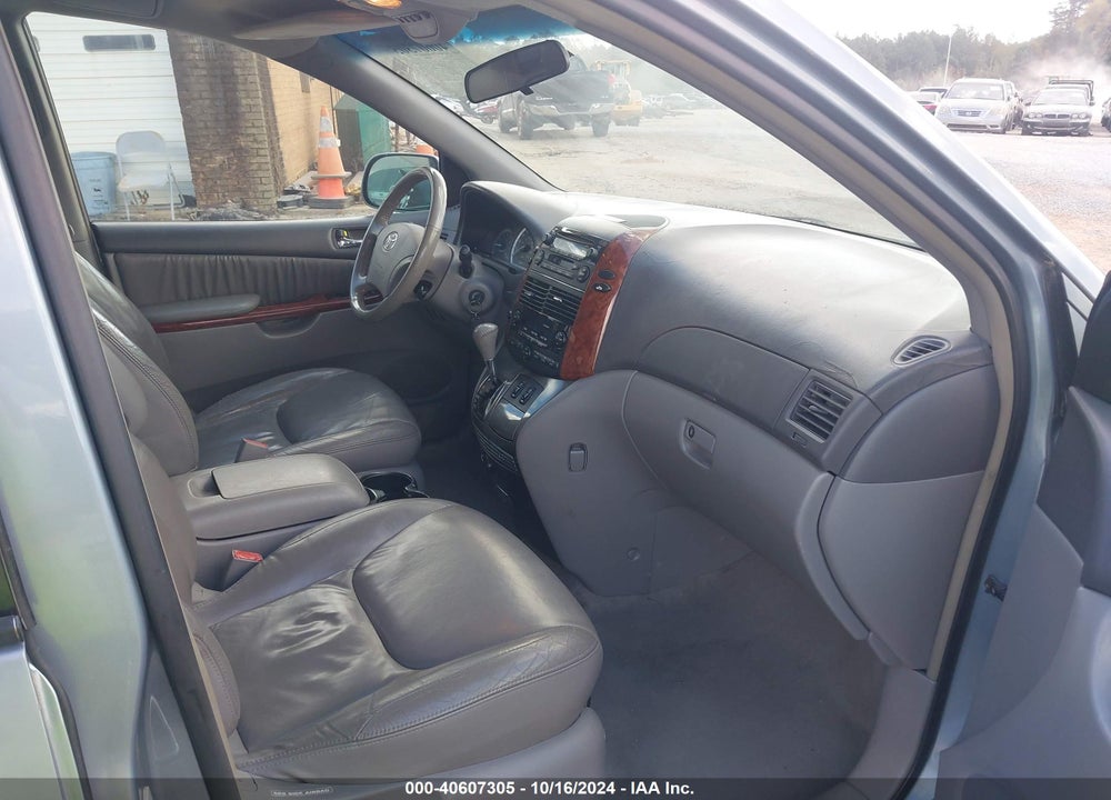2004 TOYOTA SIENNA XLE VIN: 5TDBA22C44S020750